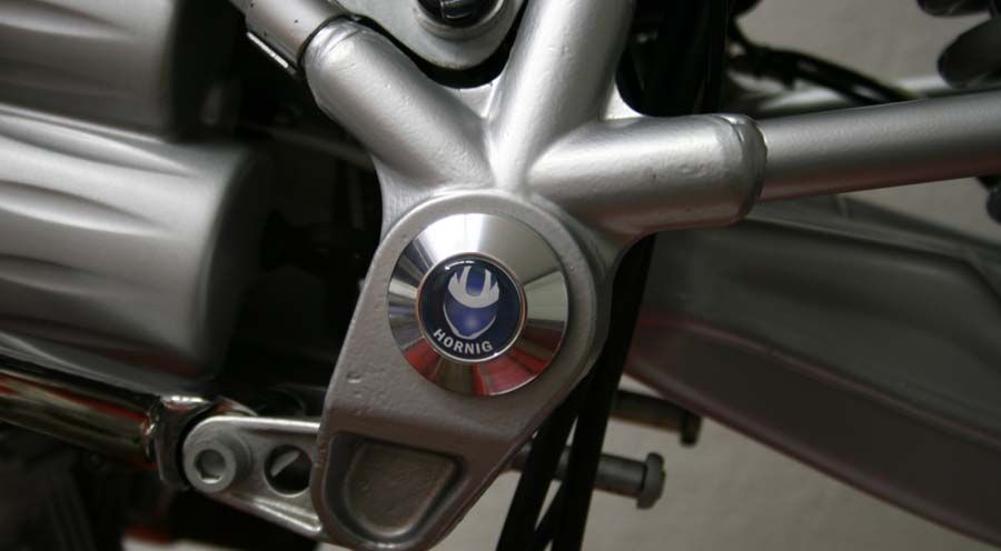 BMW R850C, R1200C スイングアーム ピボット カバー