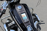 スマートフォン用ポケット付きレザータンクパネル BMW R18